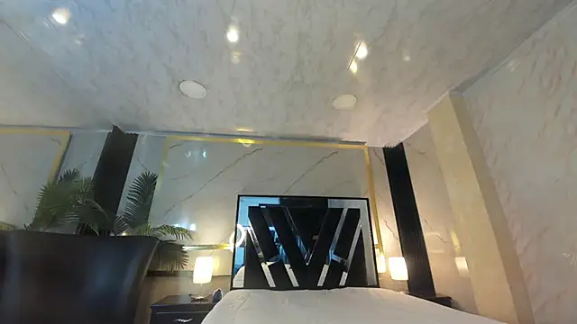 Princess Violett online show from December 5, 2025, 2:59 pm