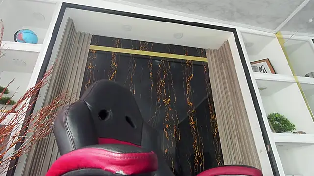 Princess Violett online show from December 2, 2025, 2:41 pm