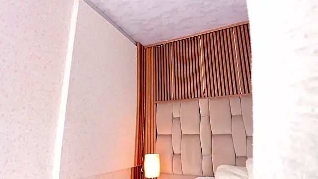 Snapshot of Princess_Violett chatting on March 3, 2026, 2:46 pm Princess Violett online show from March 3, 2026, 2:46 pm