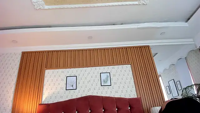 Snapshot of Princess_Violett chatting on March 10, 2026, 2:32 pm Princess Violett online show from March 10, 2026, 2:32 pm