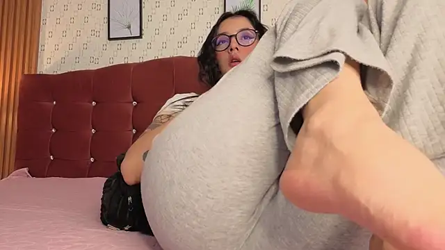 Princess Violett online show from May 6, 2026, 2:43 pm