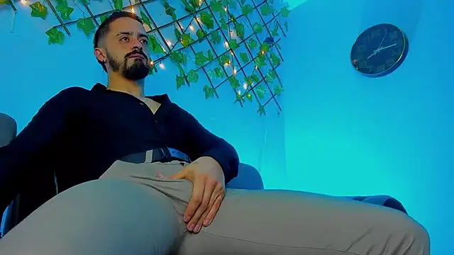 MAXIMUS MASTE3 online show from December 17, 2025, 1:49 pm