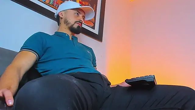 MAXIMUS MASTE3 online show from October 4, 2025, 8:54 pm