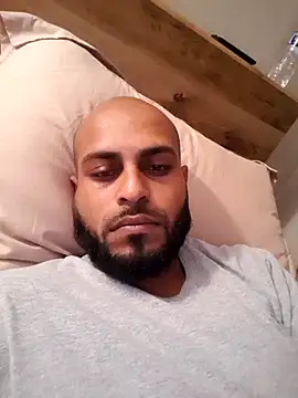 Snapshot of islandvybee55 chatting on March 1, 2026, 2:06 pm islandvybee55 online show from March 1, 2026, 2:06 pm