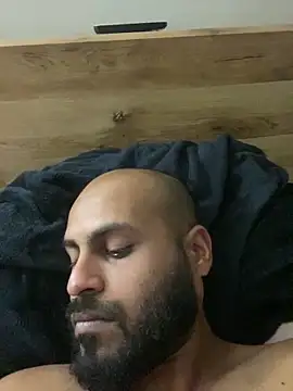 Snapshot of islandvybee55 chatting on March 19, 2026, 2:11 am islandvybee55 online show from March 19, 2026, 2:11 am