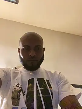 Snapshot of islandvybee55 chatting on February 17, 2026, 6:05 pm islandvybee55 online show from February 17, 2026, 6:05 pm