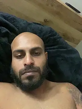 Snapshot of islandvybee55 chatting on March 15, 2026, 12:17 am islandvybee55 online show from March 15, 2026, 12:17 am