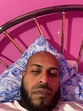 Snapshot of islandvybee55 chatting on February 24, 2026, 2:12 am islandvybee55 online show from February 24, 2026, 2:12 am