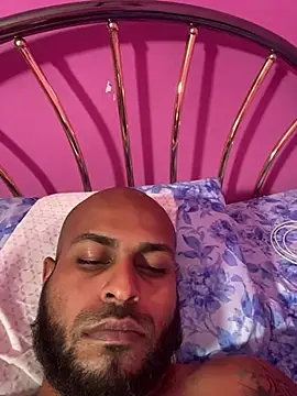 Snapshot of islandvybee55 chatting on February 23, 2026, 4:25 am islandvybee55 online show from February 23, 2026, 4:25 am