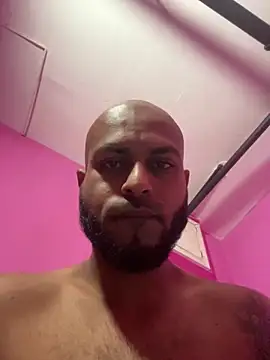 Snapshot of islandvybee55 chatting on February 19, 2026, 9:39 am islandvybee55 online show from February 19, 2026, 9:39 am