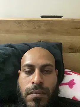 Snapshot of islandvybee55 chatting on March 12, 2026, 2:43 pm islandvybee55 online show from March 12, 2026, 2:43 pm