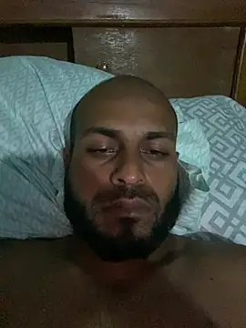 Snapshot of islandvybee55 chatting on February 12, 2026, 2:55 am islandvybee55 online show from February 12, 2026, 2:55 am