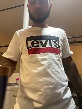 Snapshot of islandvybee55 chatting on February 20, 2026, 11:23 am islandvybee55 online show from February 20, 2026, 11:23 am