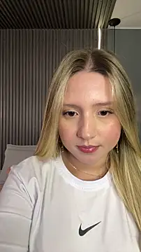 MiaPetit  online show from December 4, 2025, 8:52 pm