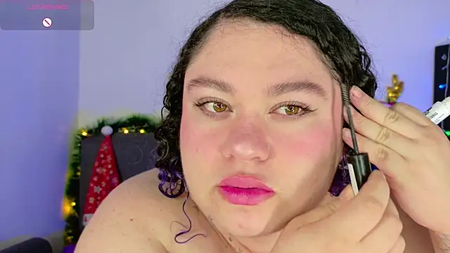 lunitaa0 online show from December 15, 2025, 4:07 am