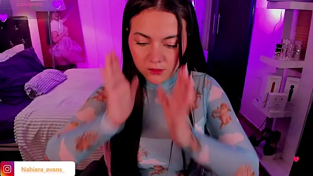 NahiaraEvans  online show from October 10, 2025, 5:41 am