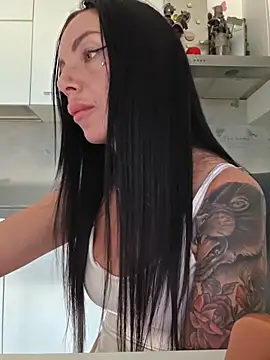 cicciolina online show from November 14, 2025, 1:37 pm