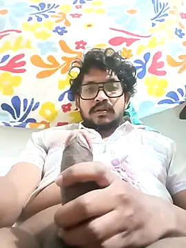 gym lover076 online show from March 3, 2026, 11:34 pm