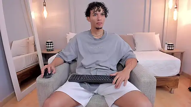 Dominick star online show from October 31, 2025, 4:09 am