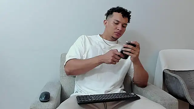 Dominick star online show from February 26, 2025, 3:25 am