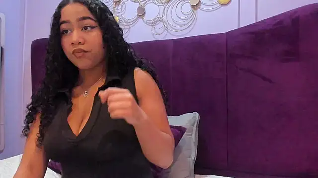 Sofi Fox  online show from October 2, 2025, 7:17 pm