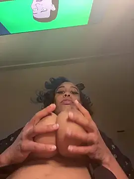 loveluna8 online show from October 14, 2025, 9:43 am