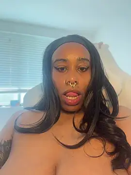 loveluna8 online show from July 9, 2026, 1:32 pm