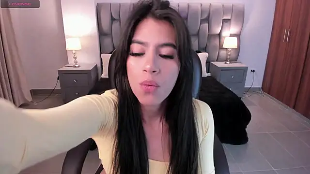 sarita evanss online show from November 14, 2025, 3:21 am