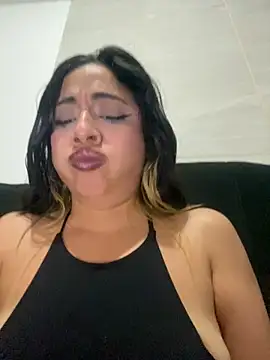 mysteriousgirl20 online show from May 12, 2026, 1:39 pm