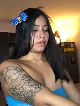 Snapshot of EmmaRossem chatting on February 19, 2026, 7:44 pm EmmaRossem online show from February 19, 2026, 7:44 pm