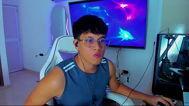 kittyandrick online show from November 12, 2025, 1:32 am