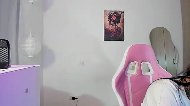 Snapshot of HollyHudsonn chatting on March 12, 2025, 4:35 pm HollyHudsonn online show from March 12, 2025, 4:35 pm