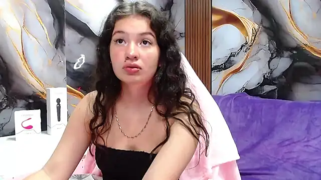 lilimini032 online show from June 17, 2026, 8:19 pm