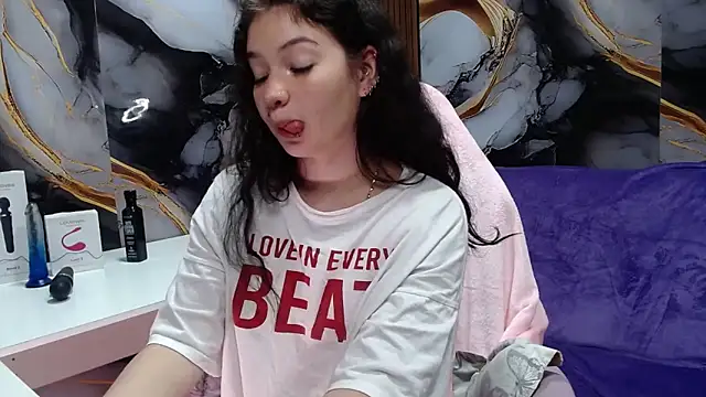 Snapshot of lilimini032 chatting on June 22, 2026, 8:06 pm lilimini032 online show from June 22, 2026, 8:06 pm