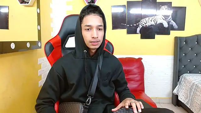 jose sexycumm online show from October 9, 2025, 7:25 pm