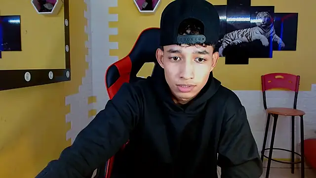 jose sexycumm online show from March 16, 2025, 7:17 pm