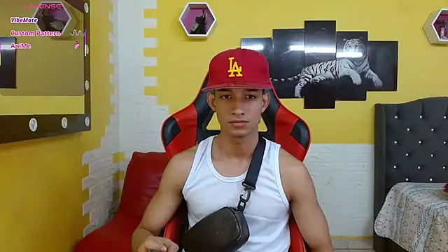 jose sexycumm online show from December 4, 2025, 7:57 pm