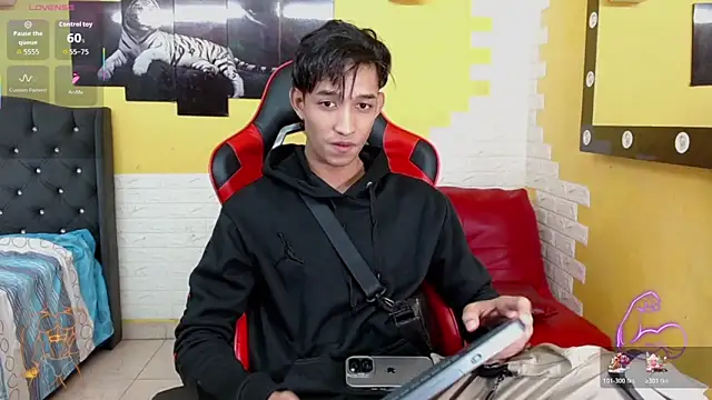 jose sexycumm online show from December 14, 2025, 6:46 pm