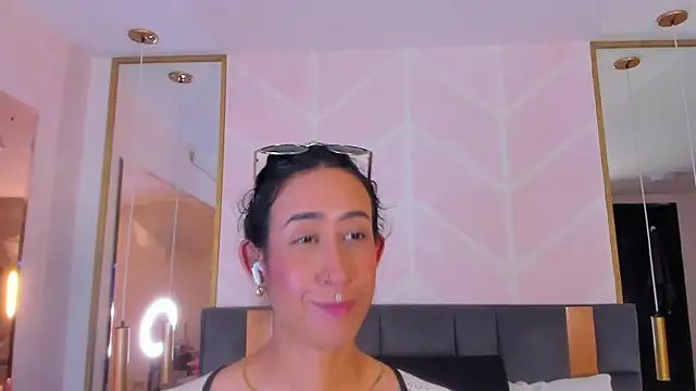 GabyPetit online show from November 10, 2025, 8:14 pm