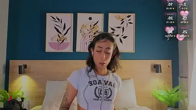 GabyPetit online show from October 15, 2025, 8:28 pm