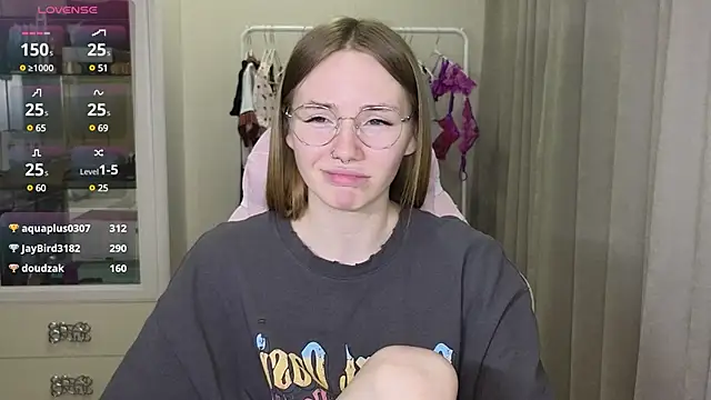 littlevildevil online show from March 3, 2025, 3:11 pm