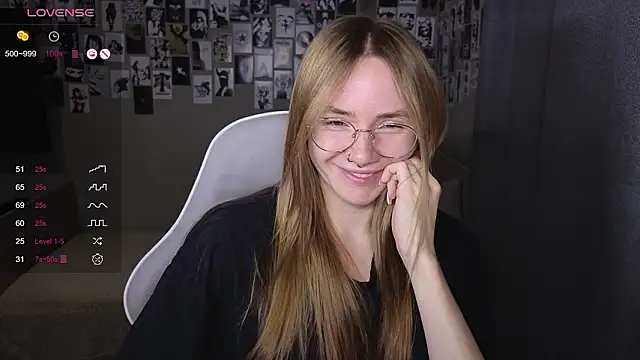 Snapshot of littlevildevil chatting on March 15, 2026, 11:06 am littlevildevil online show from March 15, 2026, 11:06 am