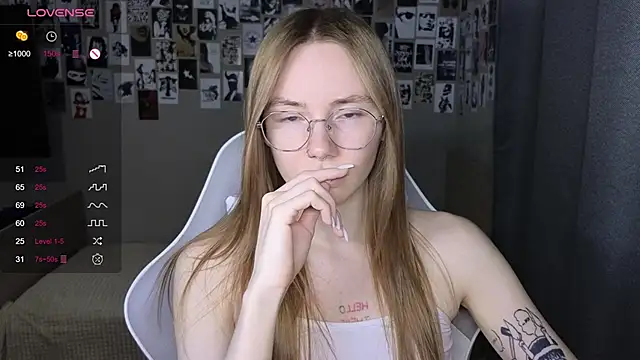 Snapshot of littlevildevil chatting on February 28, 2026, 10:59 am littlevildevil online show from February 28, 2026, 10:59 am