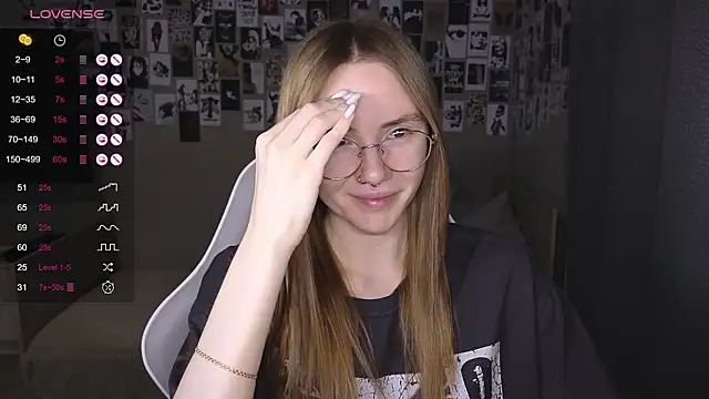 Snapshot of littlevildevil chatting on March 16, 2026, 11:03 am littlevildevil online show from March 16, 2026, 11:03 am