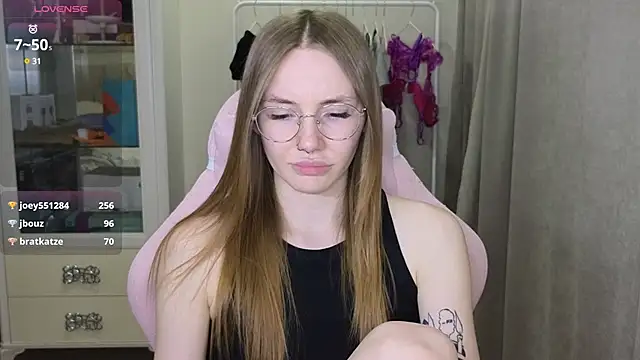 littlevildevil online show from March 8, 2025, 3:13 pm