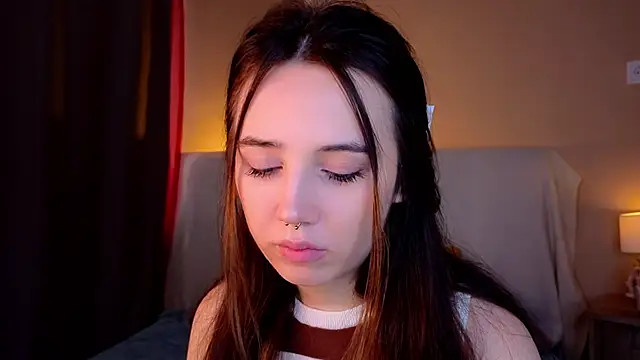 GillianDowdey online show from October 3, 2025, 3:30 am