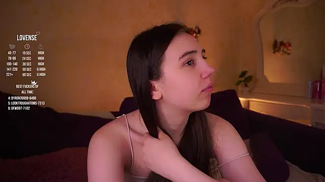 GillianDowdey online show from July 17, 2026, 2:42 am