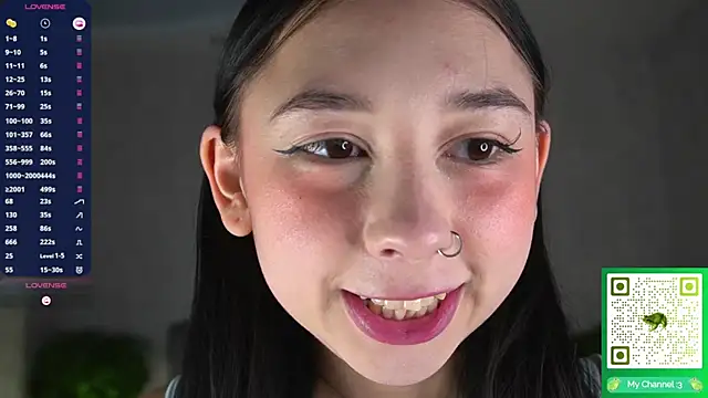 AislyEmbury online show from December 14, 2025, 4:51 am