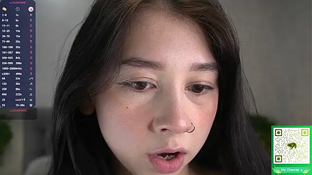 AislyEmbury online show from February 1, 2026, 4:44 am