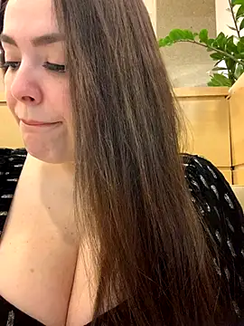 Sophie Eaton online show from September 24, 2025, 7:53 pm